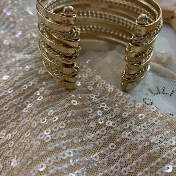 Cuff bracelet - Picture 3 of 6